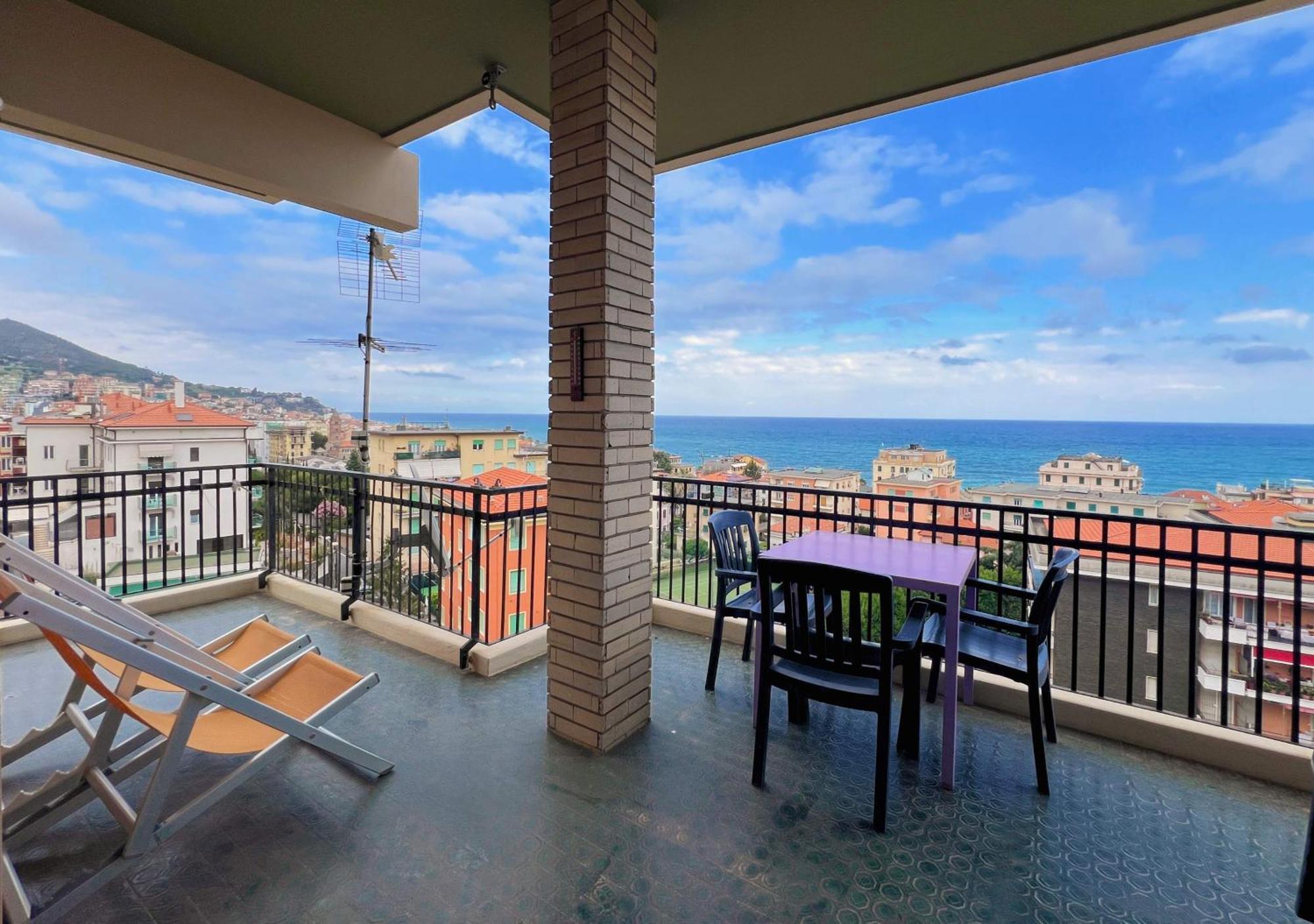 Ampio Appartamento Con Vista Varazze Luaran gambar